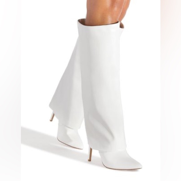 Shoe Dazzle Shoes - WHITE HEEL SHARK BOOTS

used. Size 8 and half!

Open to offer!